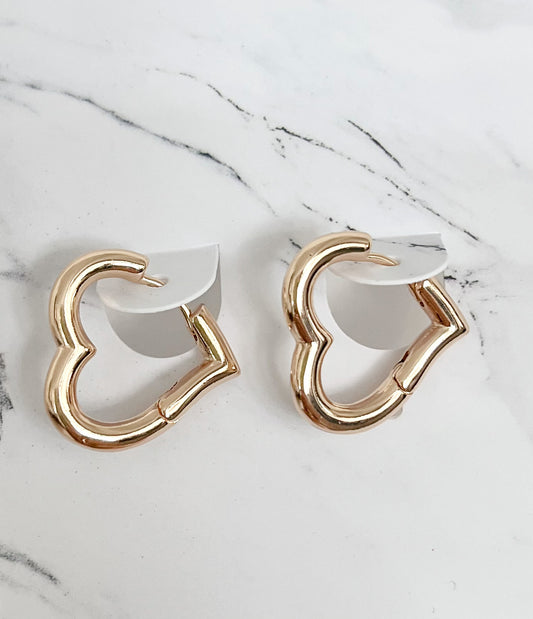 Corazón Huggie Earrings